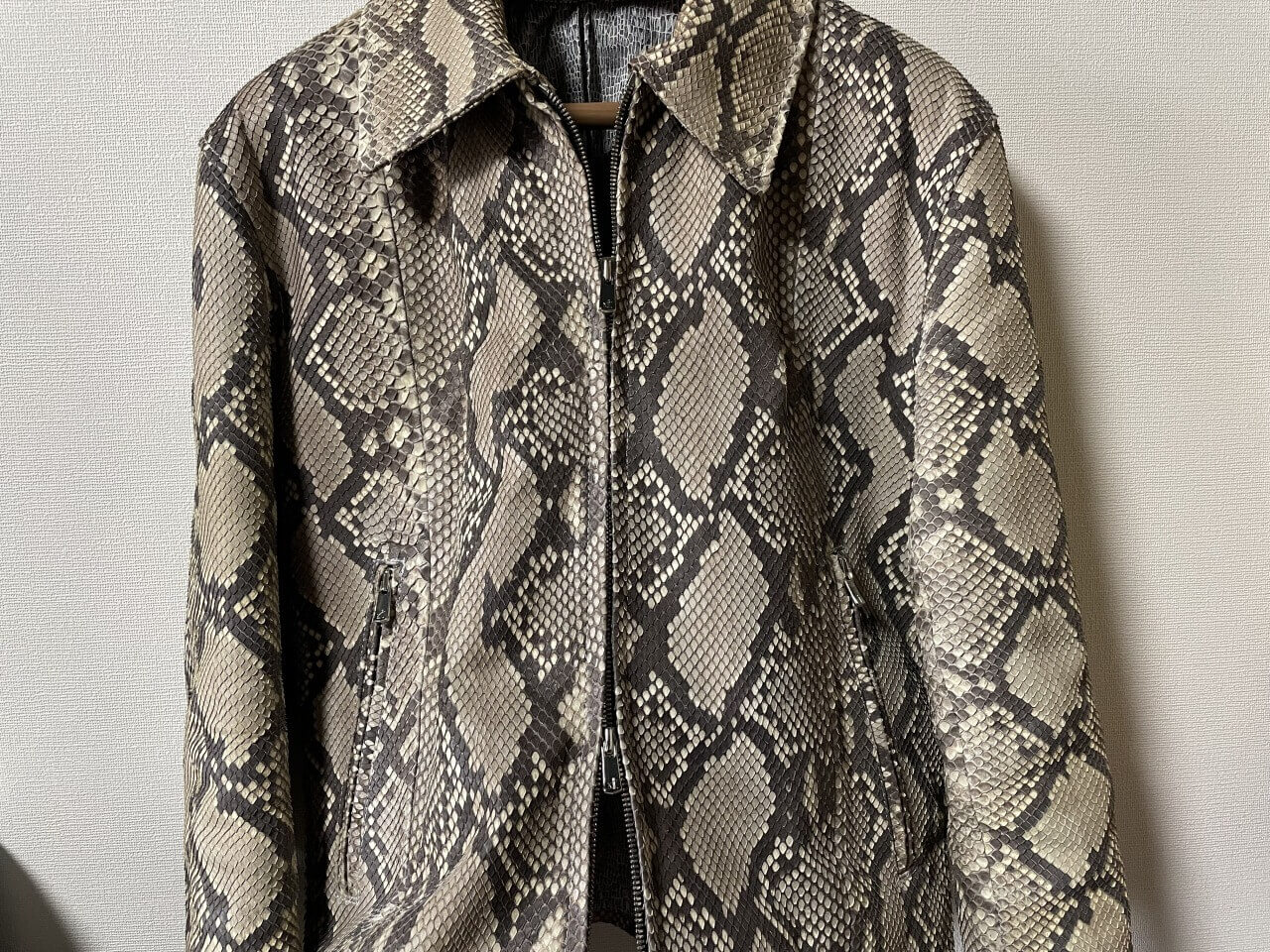 パイソンレザージャケットが作れる！アンサーライディングスーツでフル